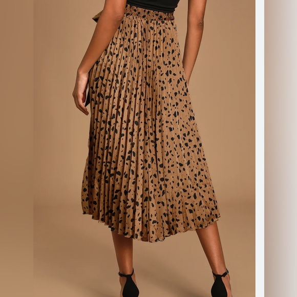 Chic Leopard Print Pleated Midi Skirt - Picture 1 of 3